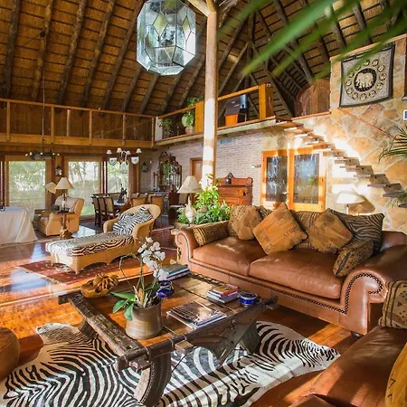 Villa Indonesian Palace Luxurious Boutique